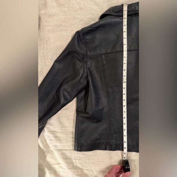 Vintage Cropped Leather Trucker Jacket - Picture 7 of 8